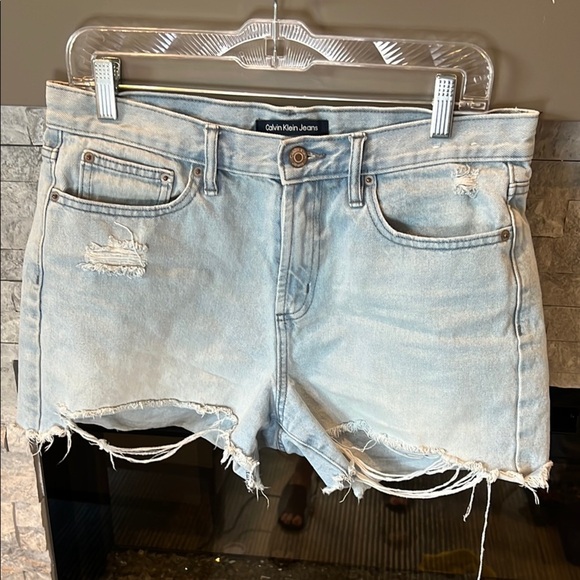 Calvin Klein light washed distressed Denim Shorts with Frayed Hem size 10/30 - Picture 1 of 9